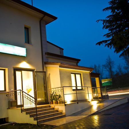 Hotel Main Street Cerasolo Kültér fotó