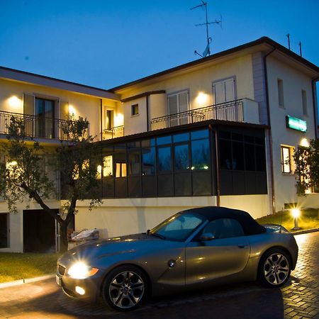 Hotel Main Street Cerasolo Kültér fotó