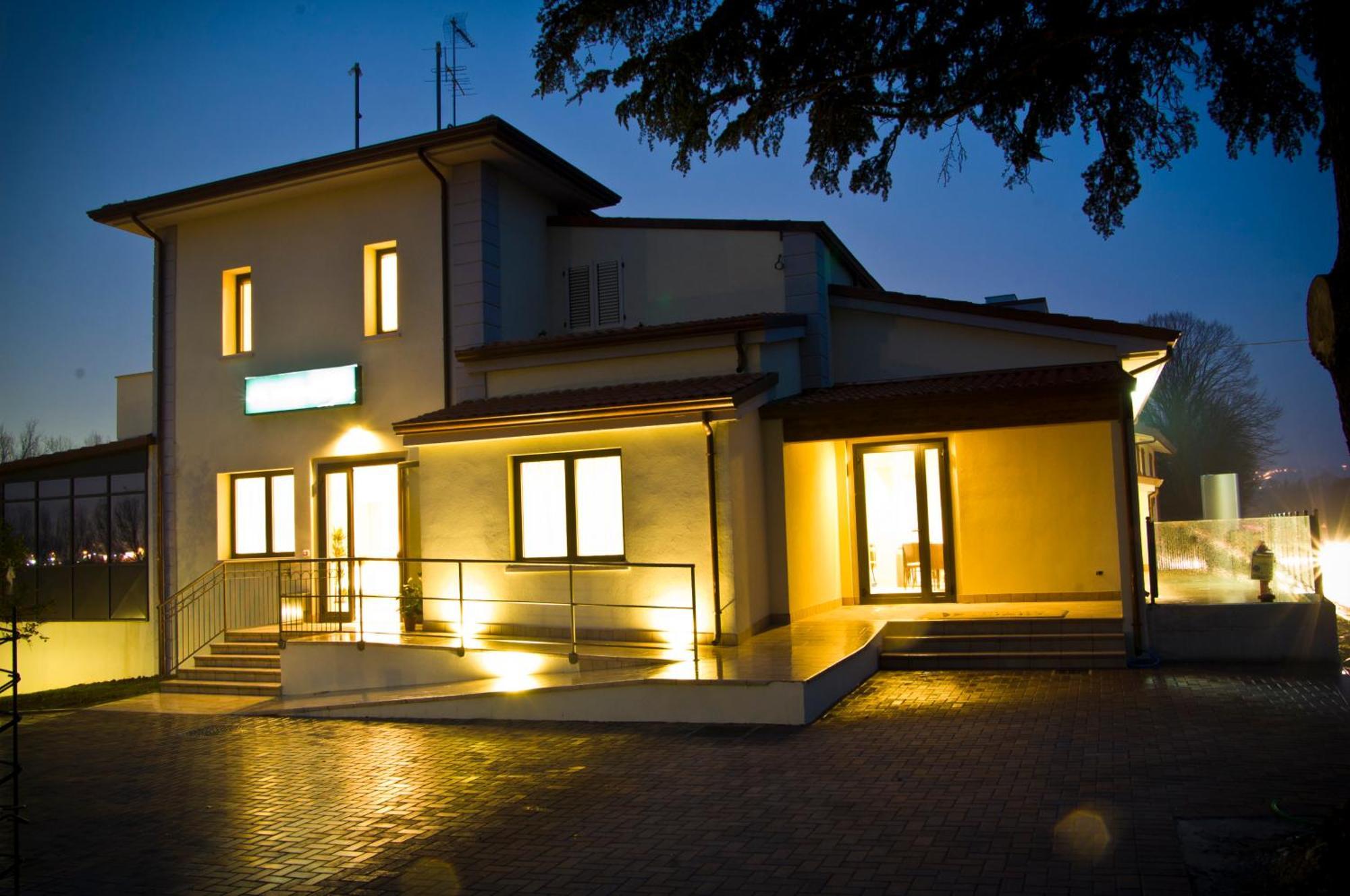 Hotel Main Street Cerasolo Kültér fotó