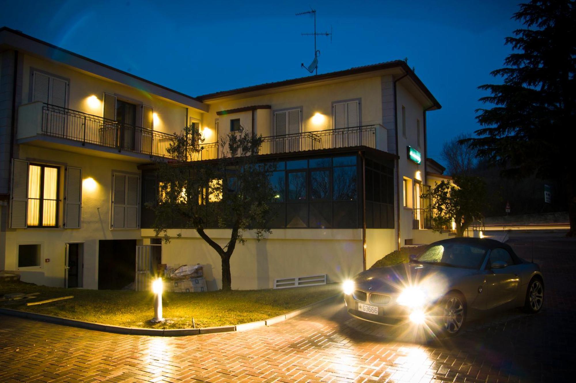 Hotel Main Street Cerasolo Kültér fotó