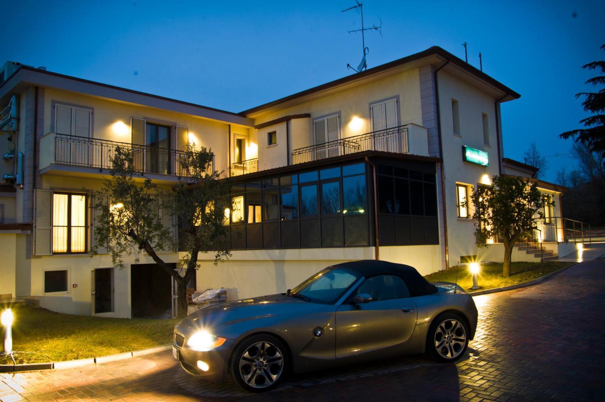 Hotel Main Street Cerasolo Kültér fotó
