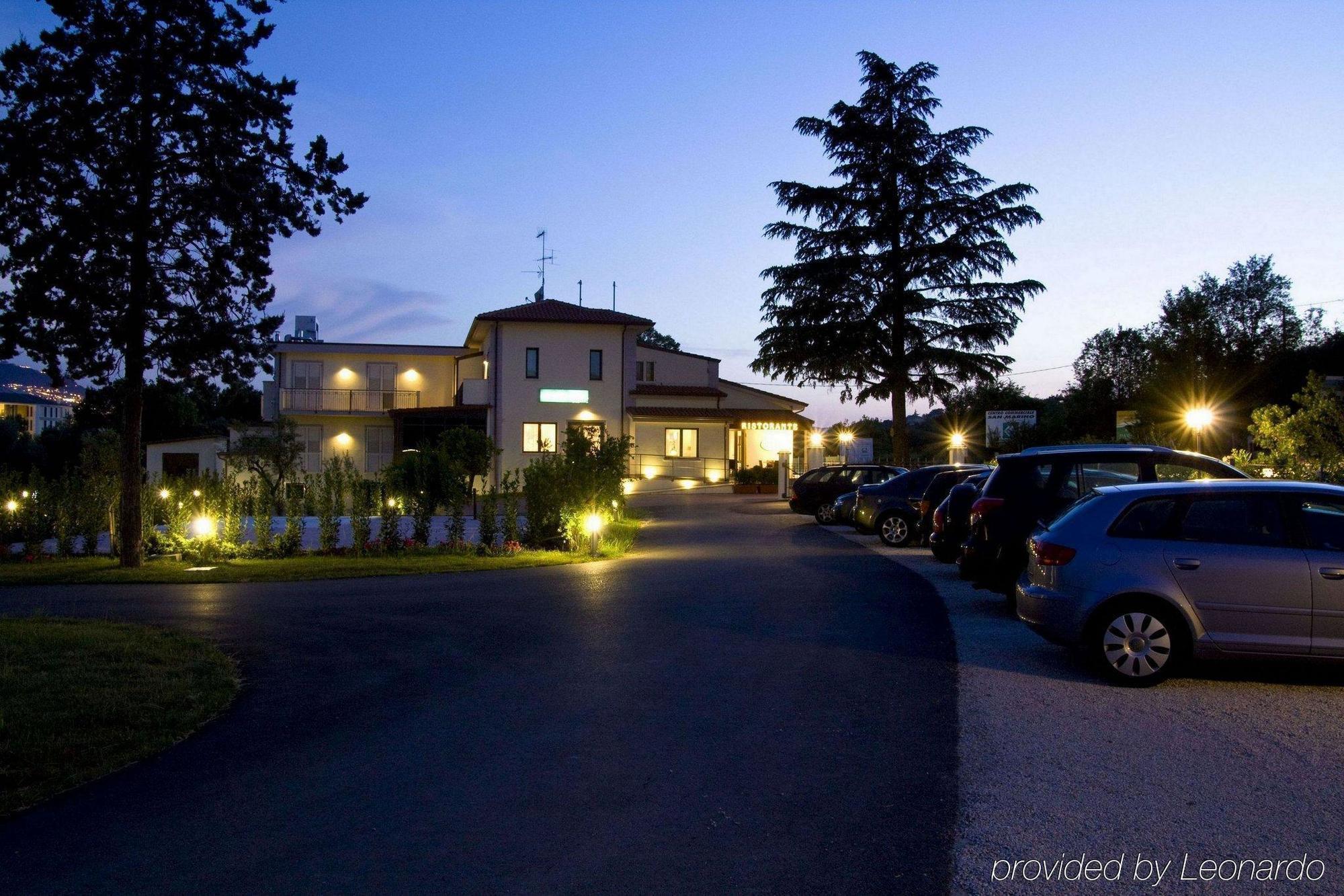 Hotel Main Street Cerasolo Kültér fotó