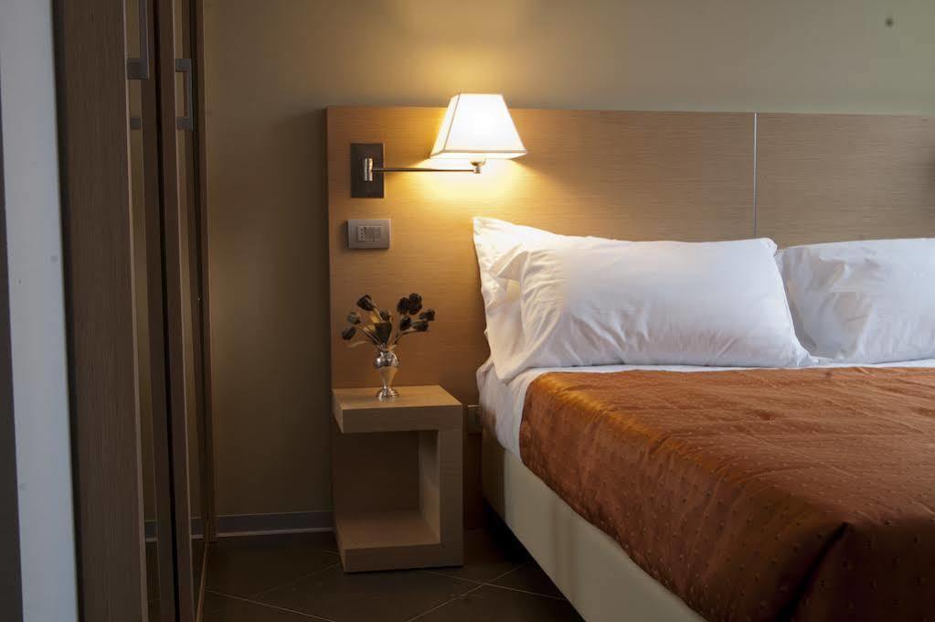 Hotel Main Street Cerasolo Kültér fotó