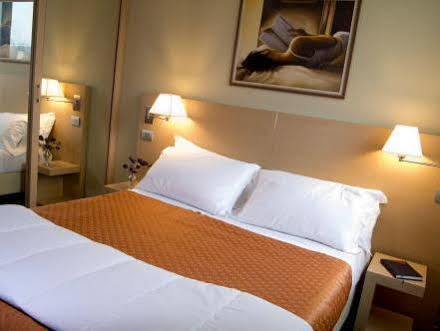 Hotel Main Street Cerasolo Kültér fotó