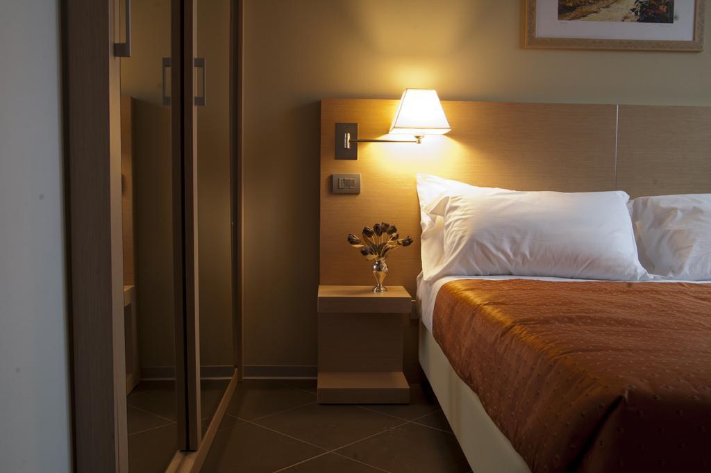 Hotel Main Street Cerasolo Kültér fotó